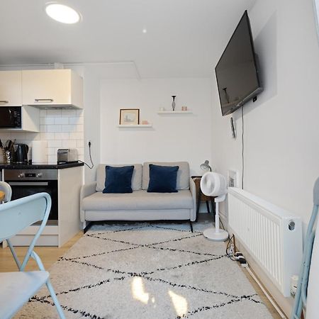 Modern Flat & Balcony In Historic West Kensington Διαμέρισμα Λονδίνο Εξωτερικό φωτογραφία